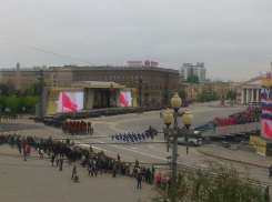 В центре Волгограда проходит генеральная репетиция Парада Победы