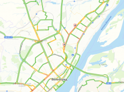 Волгоград «застыл» в пробках в дождливый вторник