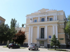 На шеях у жён или бизнесмены: ТОП-5 богатейших депутатов Волгоградской гордумы