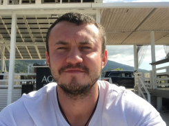 Пассажир такси умер после жуткого ДТП с бензовозом на юге Волгограда 