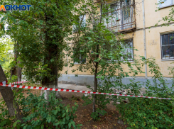 44-летний мужчина разбился насмерть ночью, выпав из окна 5-го этажа в Волгоградской области