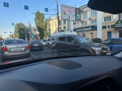 Странное ДТП парализовало Первую Продольную Волгограда