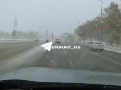 На отсутствие снегоуборочной техники в шторм обратил внимание волгоградец: видео