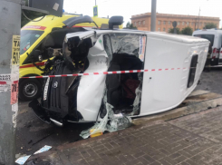 В аварии грузовика с маршруткой в Советском районе Волгограда пострадали пять человек