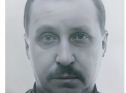 В Волгограде бесследно пропал кареглазый мужчина в черном пиджаке и джинсах