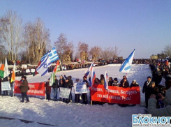 На митинг в поддержку Крыма и Севастополя собралось несколько тысяч волгоградцев