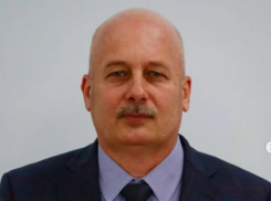 «Государство зарабатывает на ней деньги?» - Главный фармаколог Волгограда ответил на неудобные вопросы о вакцине от COVID-19