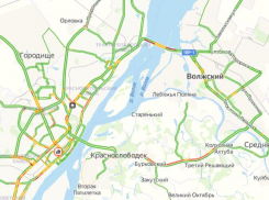 Волгоград, мост ГЭС и Среднеахтубинская трасса застыли в традиционных понедельничных пробках