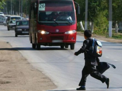 На юге Волгограда мужчина на ВАЗ-21102 сбил 11-летнего школьника