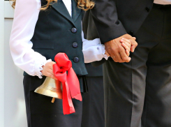 Родители бьют тревогу: школьников, с которыми училась заболевшая коронавирусом волжанка, никак не осмотрят