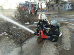 Два ВИП-авто сгорели в Волгоградской области при странных обстоятельствах 
