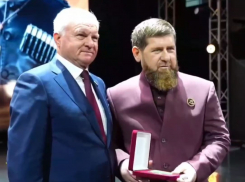 Волгоградский депутат вручил медаль Рамзану Кадырову