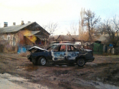 В Волгограде после ДТП сгорела иномарка