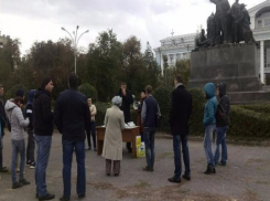 На митинг в защиту поймы Царицы пришло всего девять человек