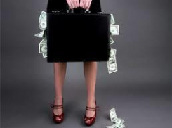 В Волгограде сотрудницу банка осудят за хищение 700 тысяч