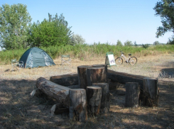 Вандалы дотла сожгли новую зеленую стоянку в Волго-Ахтубинской пойме