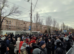 Колонна из более, чем 800 человек направилась к администрации Волгоградской области