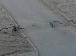 После замены труб дорога провалилась на севере Волгограда
