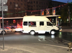 Шаттл протаранил маршрутку №160 в центре Волгограда 