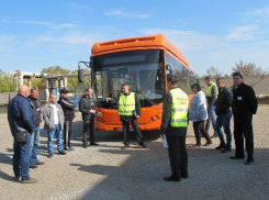17 водителей автобусов устроили гонку на звание лучшего в Волгограде 