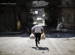 Под Волгоградом мужчина похитил у пенсионерки лекарства и документы около банкомата