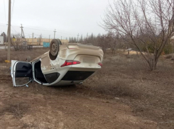 Приезжий из Кыргызстана угнал иномарку и по дороге на родину попал в три ДТП в Волгограде: видео