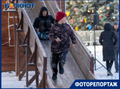 Волгоградцы закрывают коронавирусный год: предновогодние гулянья в объективе фотографа