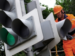 В Волжском чиновники выплатят более 1 млн рублей за ремонт светофоров