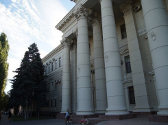 Чиновники и депутаты Волгоградской области вернулись на рабочие места после ложной тревоги о пожаре