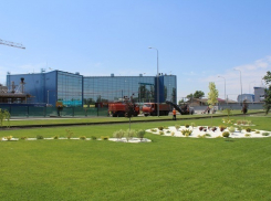 Парковку возле терминала С в Волгоградском аэропорту перекрыли до конца лета