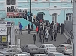 Очередь на улице из-за «Поезда Победы» собралась в Волгоградской области