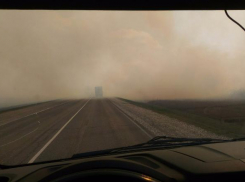 На трассе в Иловлинском районе опасная видимость из-за пожара 
