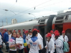 В Волгоград из Санкт-Петербурга прибыли ветераны на «Поезде памяти»