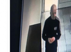 В Волгограде ищут мужчину, который ограбил ремонтную мастерскую