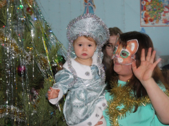 Полина Мосьпанова в костюме Снегурочки в конкурсе «Лучший детский новогодний костюм-2020»