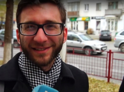 Жаркие танцы начальницы на столе: новогодние корпоративы волгоградцев