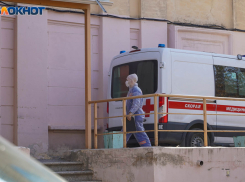 «Упала в туалете, потеряла сознание»: волгоградка о лечении пенсионеров в ковидном госпитале