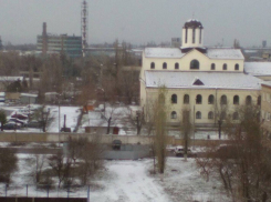 Снег выпал на западе Волгограда 