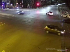 Погоня, как в кино: специальная рота ловила угонщика такси по ночному Волгограду 