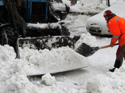 В Волгограде к уборке снега готова только половина имеющейся спецтехники