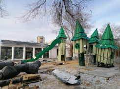 А мы ходим с фонариком: волгоградцев с окраин возмутило показное благоустройство в центре