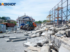 Гранитным плитам трибуны с площади Павших борцов в Волгограде нашли применение