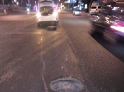 Водитель потерял колесо в открытом люке на Второй Продольной Волгограда