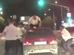 Четыре наряда ДПС ловили пьяного водителя за рулем «восьмерки» в Волгограде: видео погони