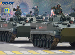 В Волгограде с размахом провели парад Победы: видео