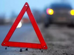 В центре Волгограда столкнулись Jaguar и Renault Duster: 1 пострадал 