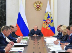 На совещании у Владимира Путина опять недобрым словом вспоминали Волгоградскую область
