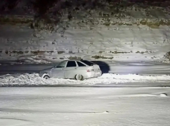  Пятеро застряли в снежном плену под Волгоградом