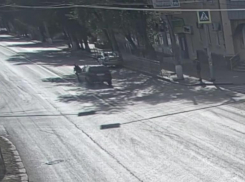 Сбитая на переходе водителем Toyota в Волгограде женщина умерла