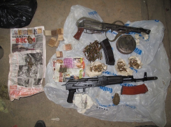 Волгоградец хранил в гараже килограммы марихуаны, гашиш и оружие